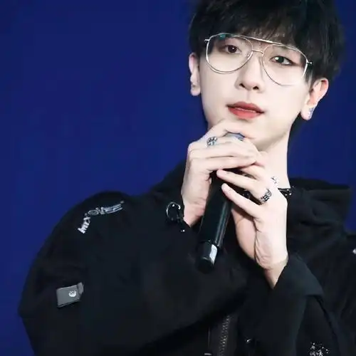 小丑女景向谁依