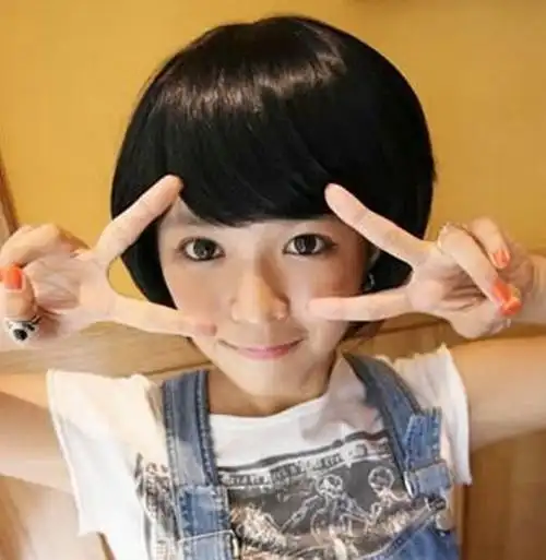 2014流行学生卖萌短发蘑菇头发型