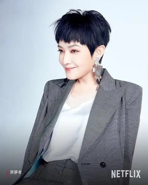 42岁范晓萱冻龄保养方法!从小魔女变美魔女的秘密是diy面膜!