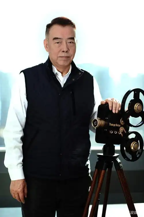 陈凯歌个人资料简介(陈凯歌出生家世及导演事业经历)-七百科