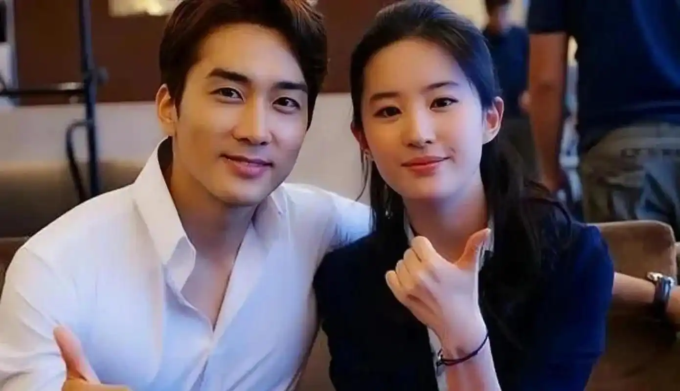 杨洋王楚然的恋情怎么这么像当年刘亦菲和宋承宪呢?最后炒作了个寂寞.