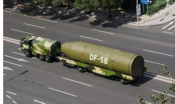 中国再次曝光这款新东风5b导弹美国都怕了