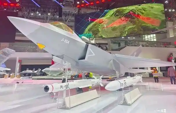 霹雳15升级版现身,拥有双脉冲火箭发动机,抗干扰能力强