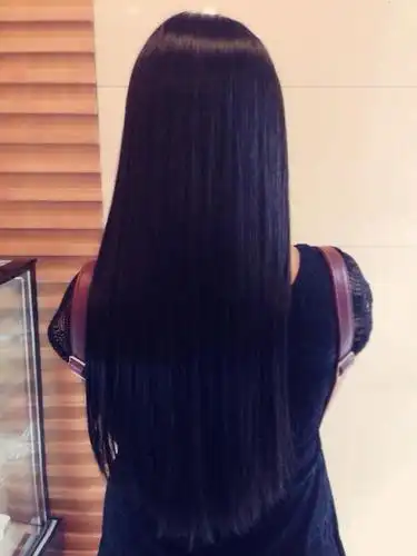 单身汪的直发背影