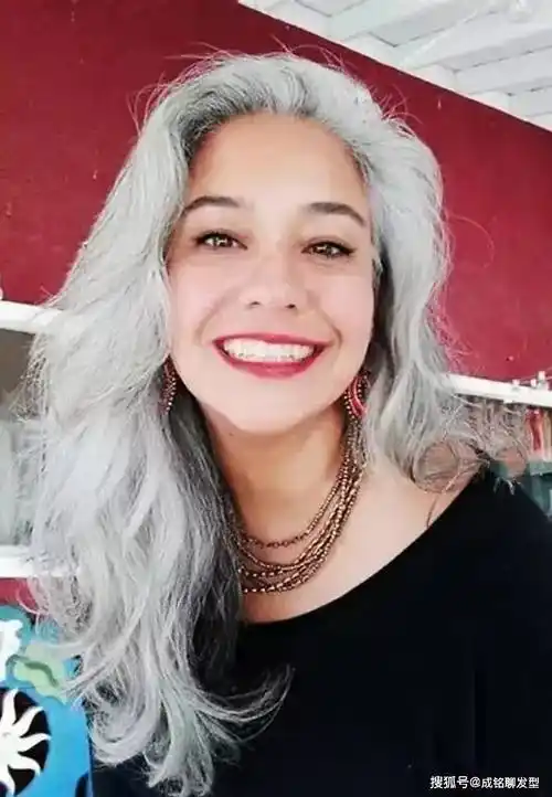 原创上了年纪白发再多也别染学学这些老人的发型时髦洋气又显年轻