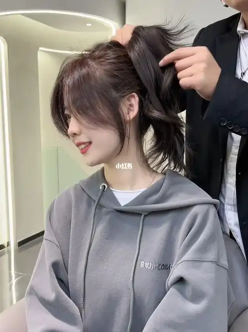 造型烫发型77八字刘海