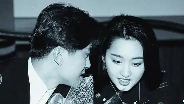 赖文峰出狱后近况曝光,娶小23岁年轻娇妻,素颜照完胜前任杨钰莹|清纯