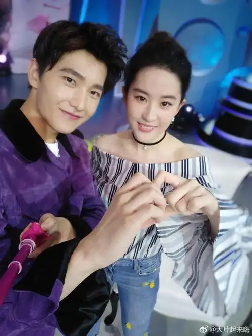 大片起来嗨# 你们要的@刘亦菲@杨洋icon 合照,来收吧