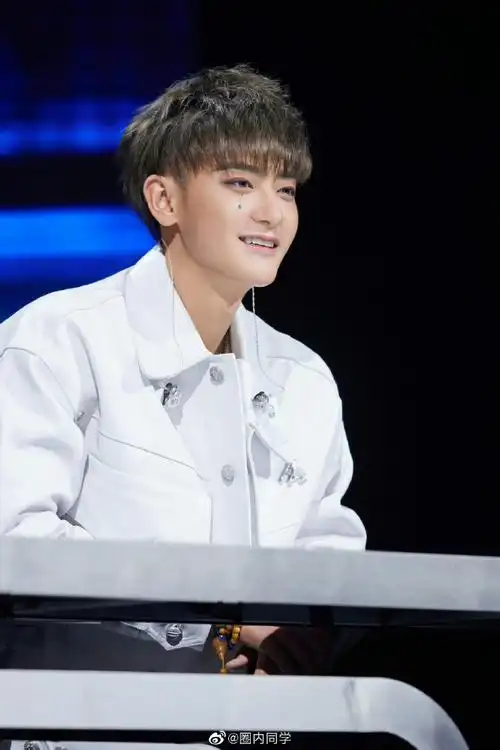 黄子韬最新路透来袭,主打就是一个颜值回春,这小子又帅回来,梦回exo