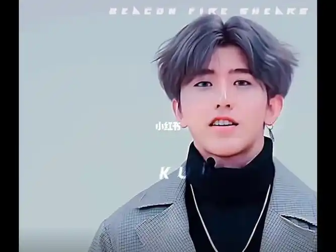 背带裤梳中分我是爱坤