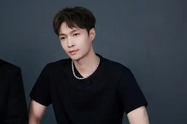 工作室更新《盒子里的猫》第一期 张艺兴高清图片16p    原图:网页