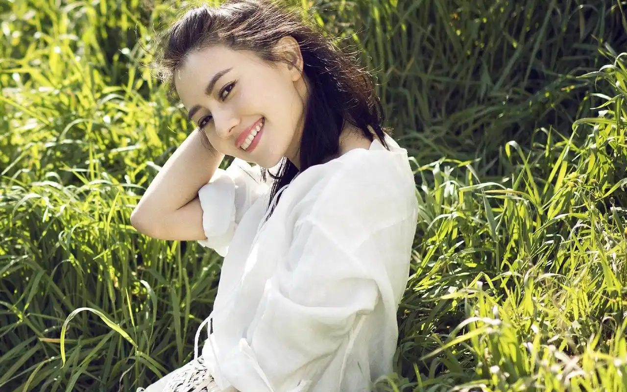 高圆圆清新唯美街拍图片桌面壁纸