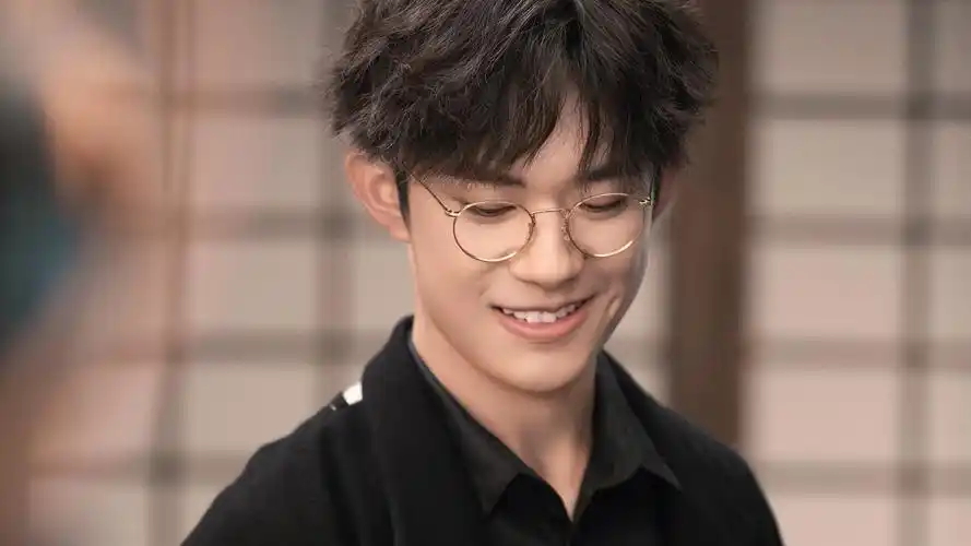 易烊千玺明星风尚壁纸封面图易烊千玺 明星风尚壁纸【15】壁纸于2020