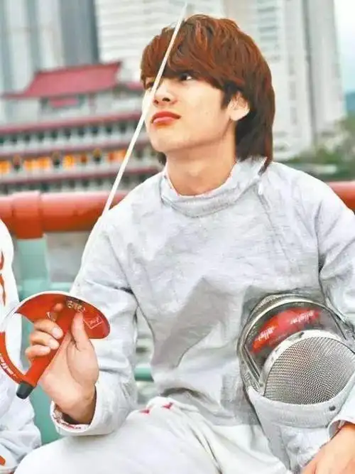 家世显赫的王嘉尔,到底有多优秀?