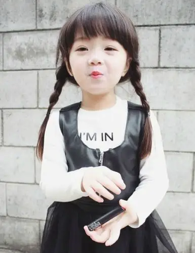 超萌的韩国甜美大眼睛小萝莉 - 萌娃圈 - zeze!啧啧