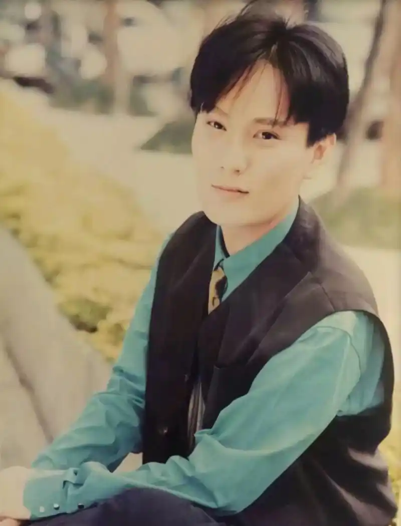 原创张信哲:开演唱会"翻车",53岁依旧单身,被质疑是"同性恋"