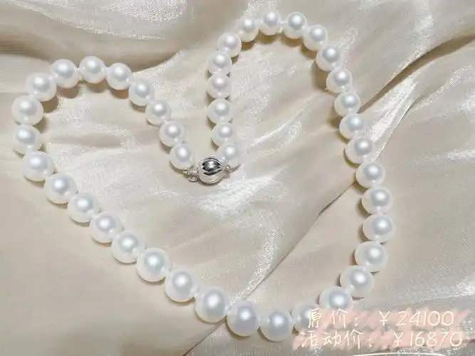 周大福  图片上的几款珍珠项链限时七折啦,喜欢的私信我噢,都是单款