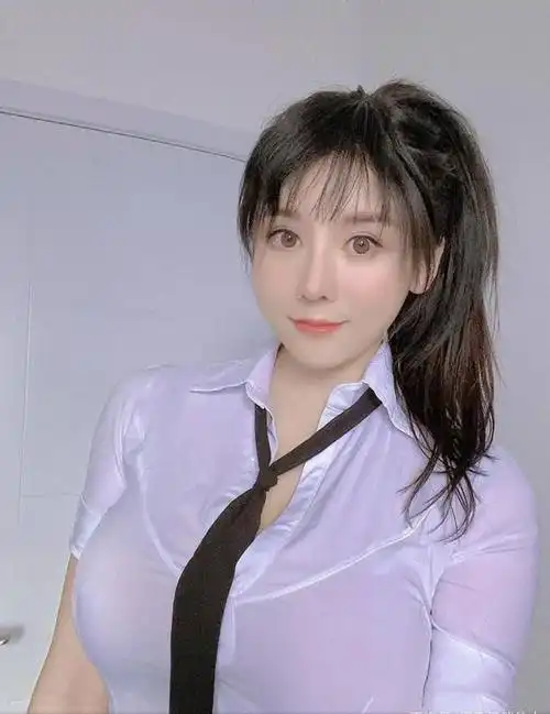 刘太阳:"翘臀女神"曲线完美!人称"凹凸曼",成了全场的焦点