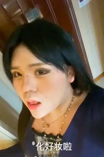 小霸宠被指撞脸满脸痘痘的男网红,气到一晚上没睡:别拿我和他比|珍妮