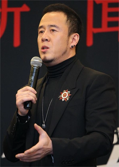 而杨坤却总有很多不好的传闻流出,比如他与学员丁丁之间存在不正当的