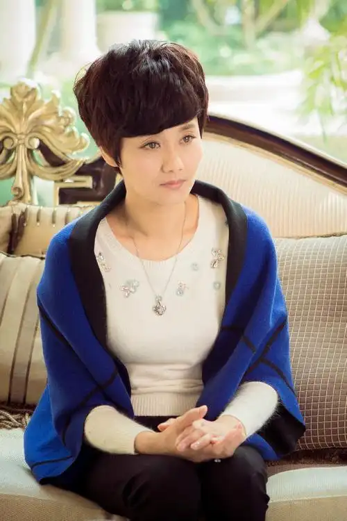 p>李颖,1966年4月15日出生于上海市,中国内地女演员.