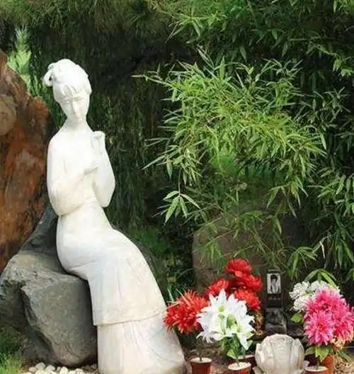 看了"林妹妹"的墓地,再看梅艳芳的墓地,网友:经典会永远怀念