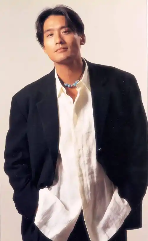 原创千面影帝梁家辉曾是短跑冠军最年轻影帝落魄时也曾摆过地摊