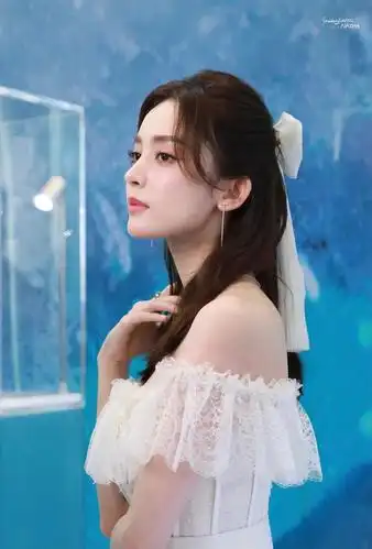 古力娜扎不愧是清丽女神,公主裙亮相,美得让人窒息_张翰