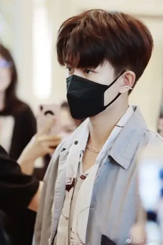 最后,炸毛镇楼任嘉伦本伦唉好无聊,不是说好帅哥三月份会播剧嘛,这都