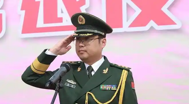 警营上演光荣退役仪式军官敬最后一个军礼致敬谢幕军旅