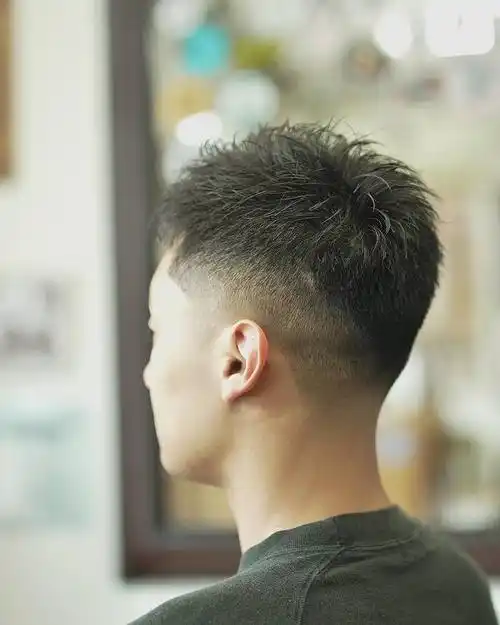 夏季男发别乱剪,想要清爽还是两侧铲短发型,时尚还帅气|脸型|圆脸|方