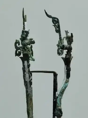 三星堆"3号神树"惊艳亮相 陈列保管部部长解析修复过程