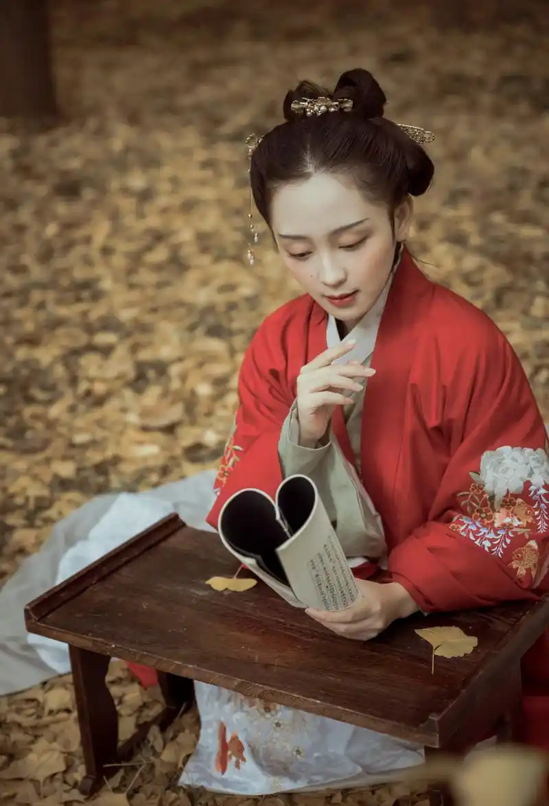 汉服古风:腹有诗书气自华,最是书香能致远