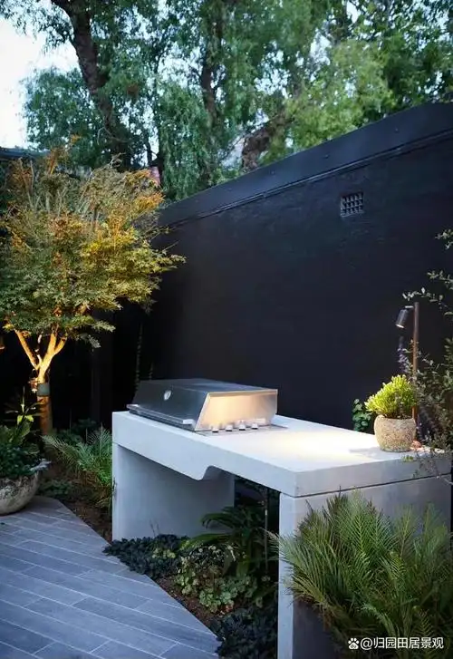 水景墙可以给庭院带来灵动与活力会成为花园里最灵动的景观