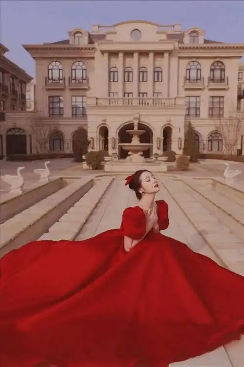 迪丽热巴身穿我们红礼服,惊艳所有人_树叶_叶子_孩子