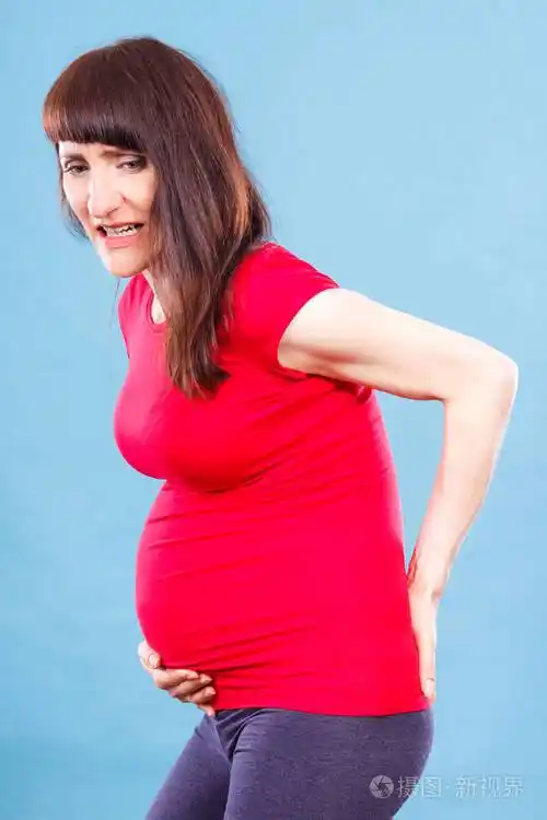孕妇的腹部或背部疼痛 卫生保健和疼痛在怀孕,流产风险照片-正版商用