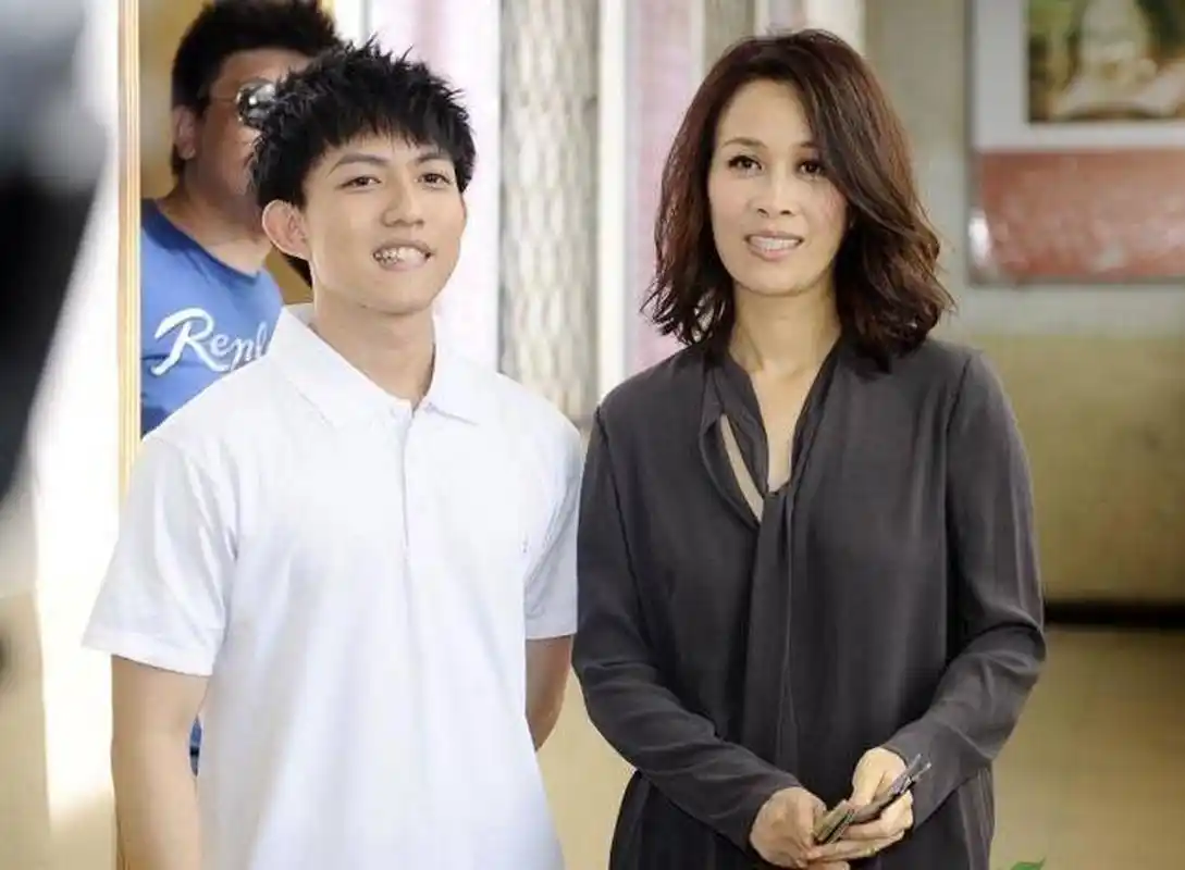 那英唱掉了全程开大# 那英师从谷建芬老师,成名30多年来,以其深旱的