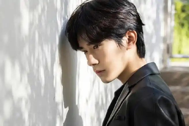 易烊千玺积家全球代言人