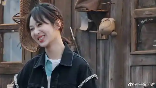 黄磊烤个鸡,竟然还要让鸡跷二郎腿,是想笑死杨紫吗?丨向往生活