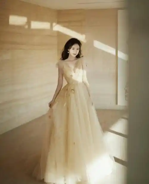 袁冰妍深夜发文引担忧,看她穿上"流苏鞋"的腿,成毅后悔都来不及_演技