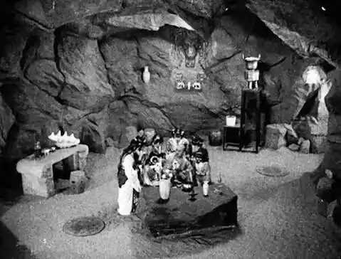 1927年拍的神怪片《盘丝洞》,到底有多大胆?