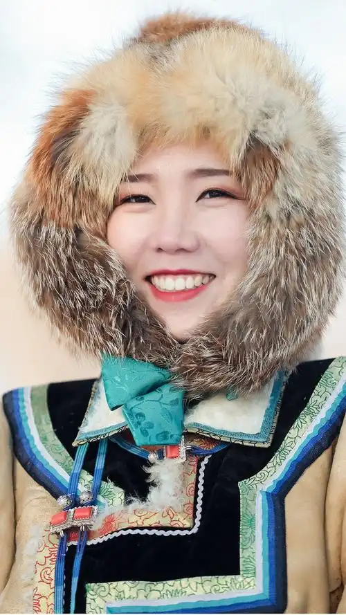 12月12日在锡林郭勒盟西乌珠穆沁旗牧区遇到了一位蒙古族女孩儿澈丽恒