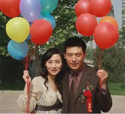 孙涛为何红了25年没绯闻春晚钉子户看他妻子是谁就明白了