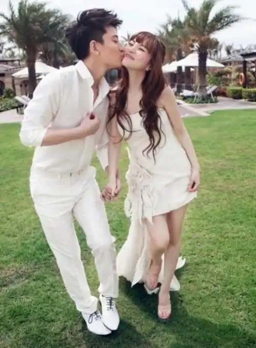 李小璐贾乃亮甜蜜合影