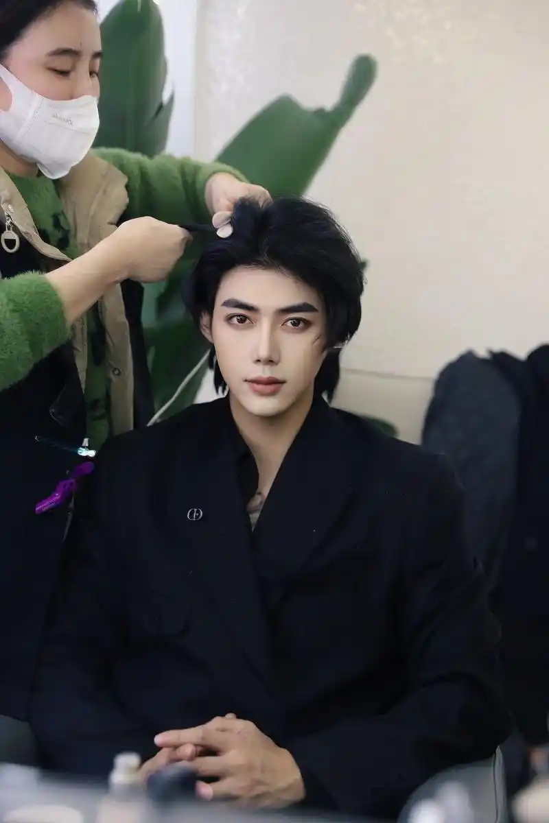 刘海王子是真的帅啊.男士妆造首选美美造型#谁说男生不能化妆 - 抖音