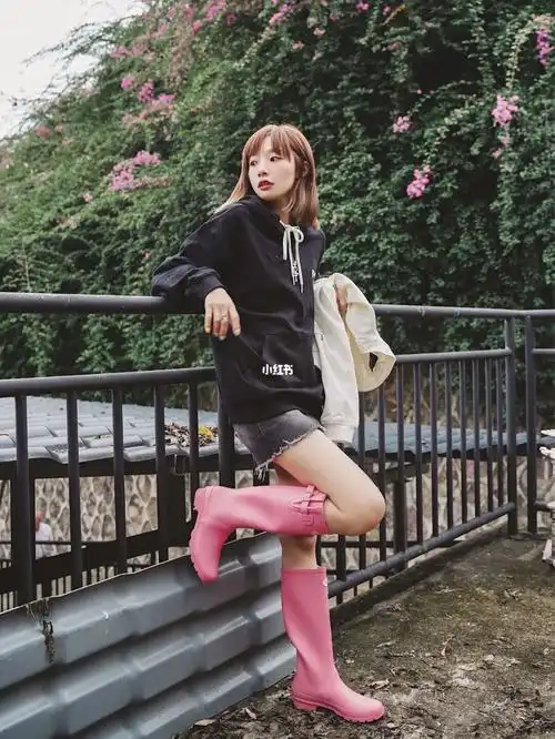 无法抗拒的粉色|雨靴穿搭_穿搭_雨鞋_joycorn怎么样_小众_雨靴_时尚