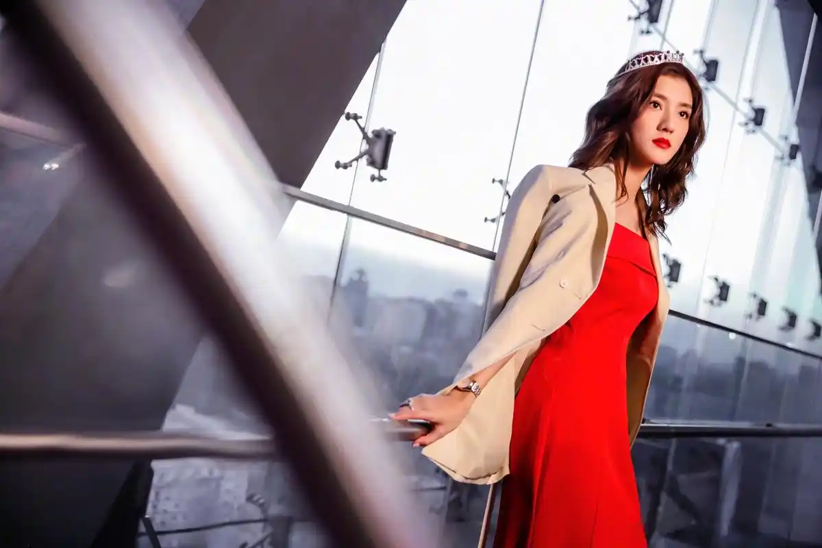 吴千语, 新年要到了,拜年的造型当然要以美为目标.