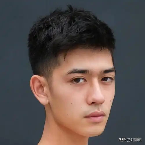 男生烫个中分多少钱2020精选流行男发32款