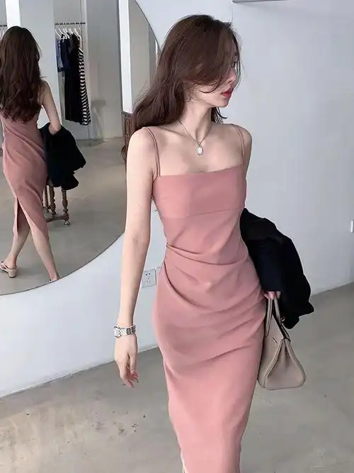 粉色吊带连衣裙长短款2024新款春秋季显瘦减龄褶皱开叉打底裙百搭