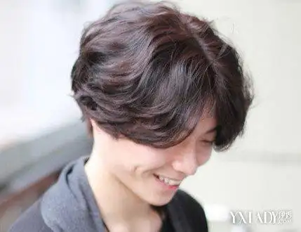 男士中分烫发图片集 无论是小鲜肉还是型男都喜欢中分烫发